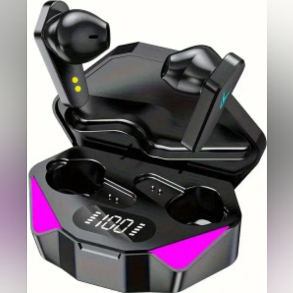 Wireless gaming earbuds